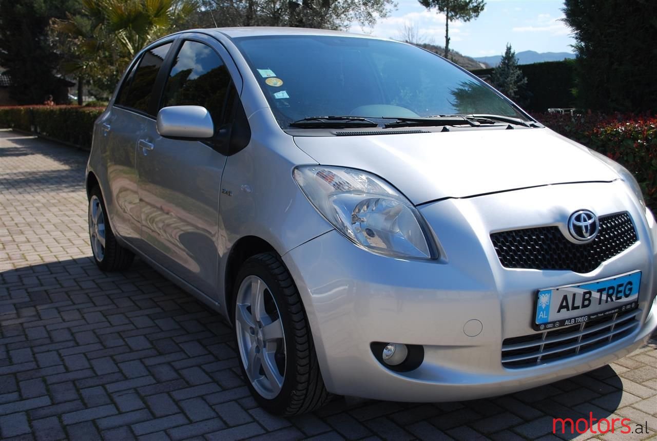 2008' Toyota Yaris photo #4