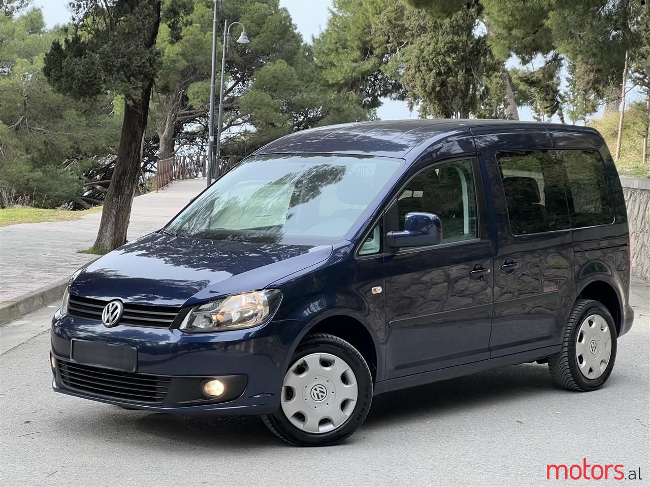 2011' Volkswagen Caddy photo #1