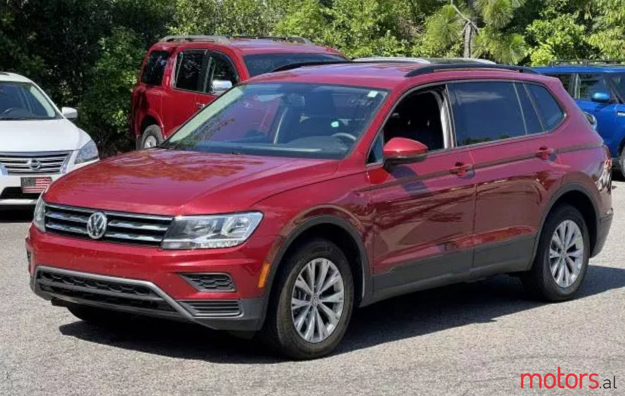 2019' Volkswagen Tiguan S photo #2