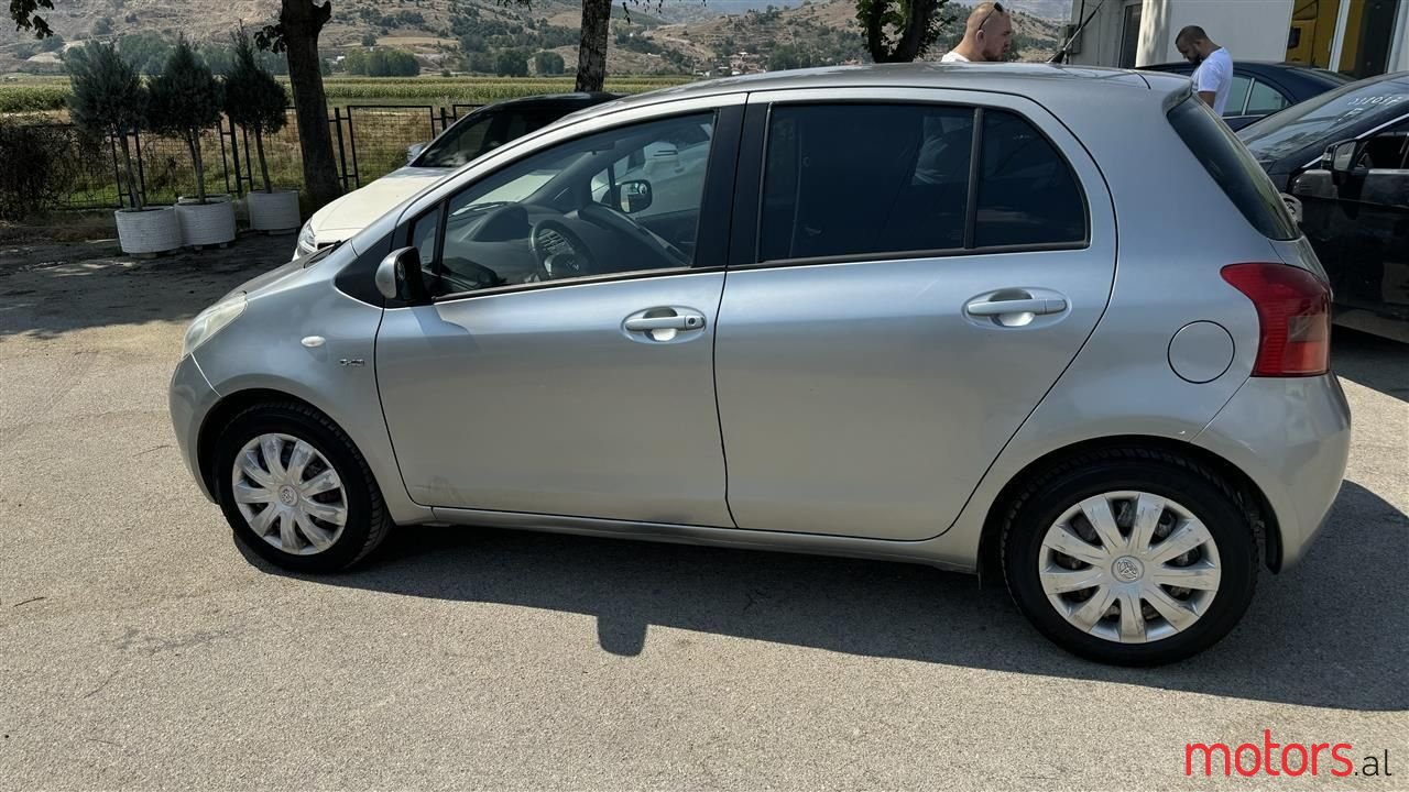 2008' Toyota Yaris photo #2