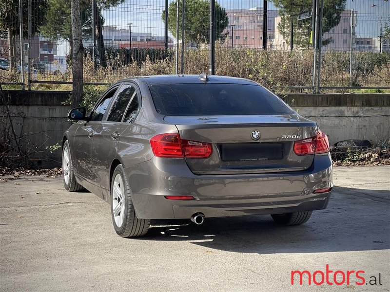 2012' BMW 320 photo #4