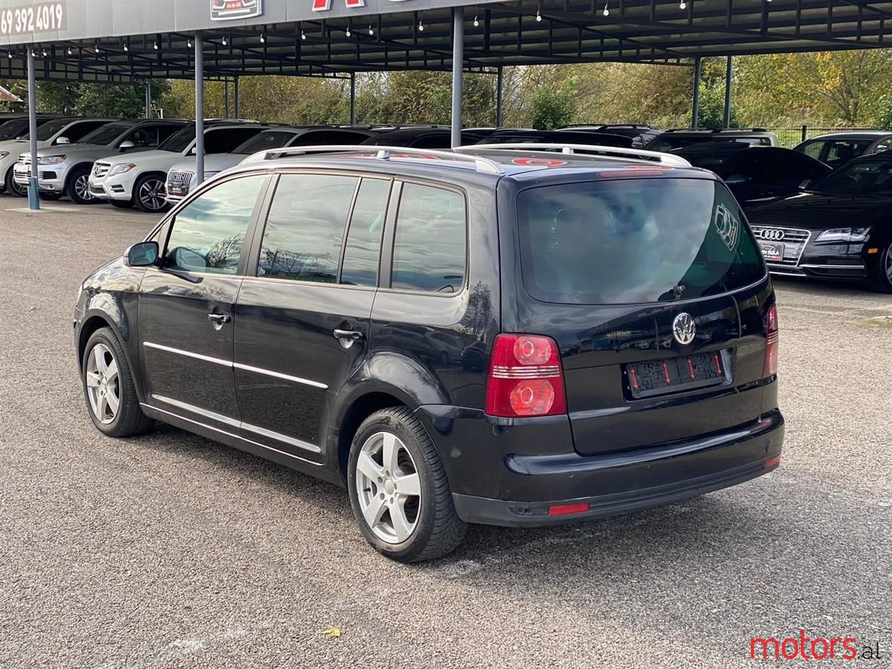 2008' Volkswagen Touran photo #4