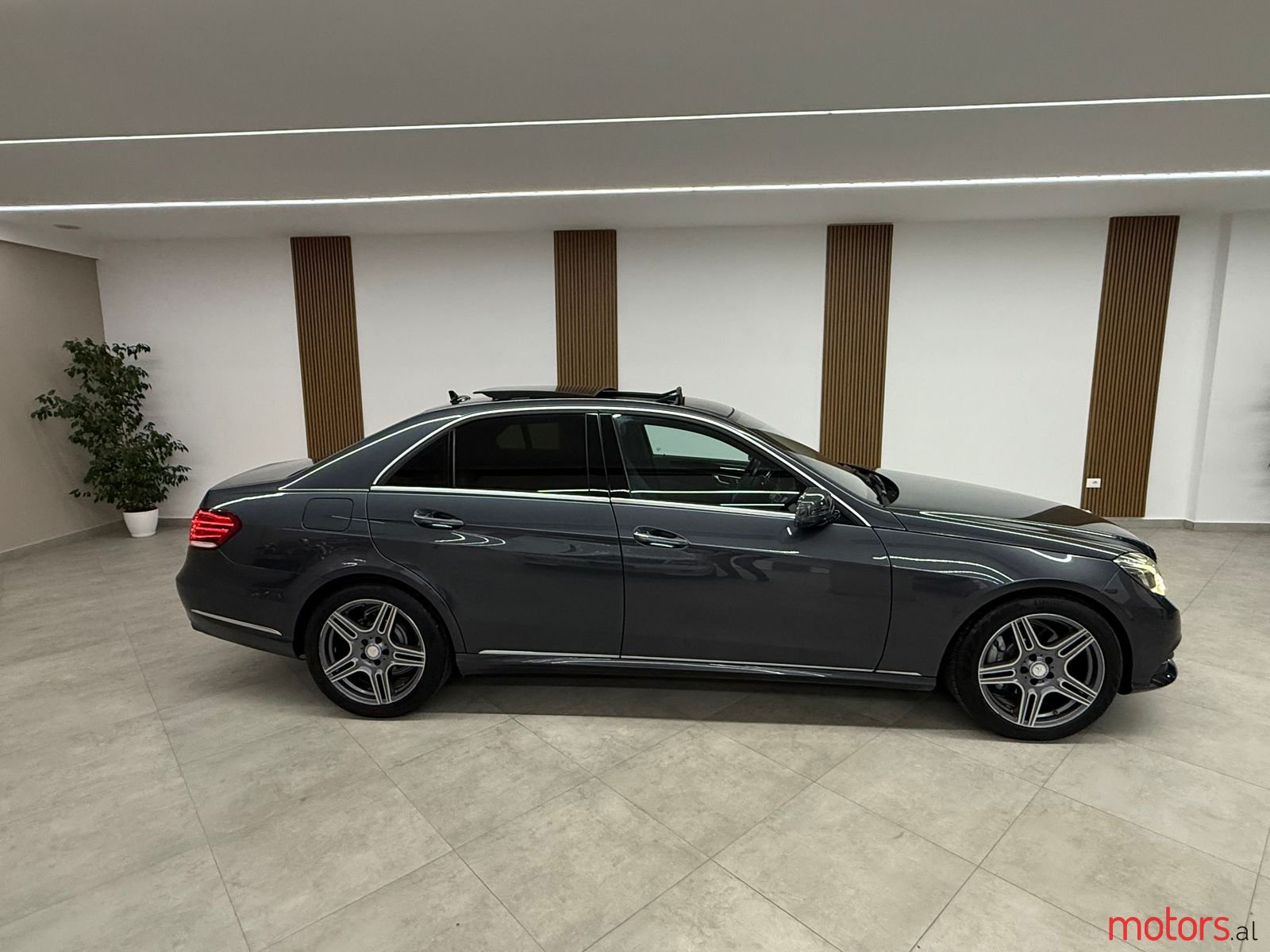 2014' Mercedes-Benz E 250 photo #3