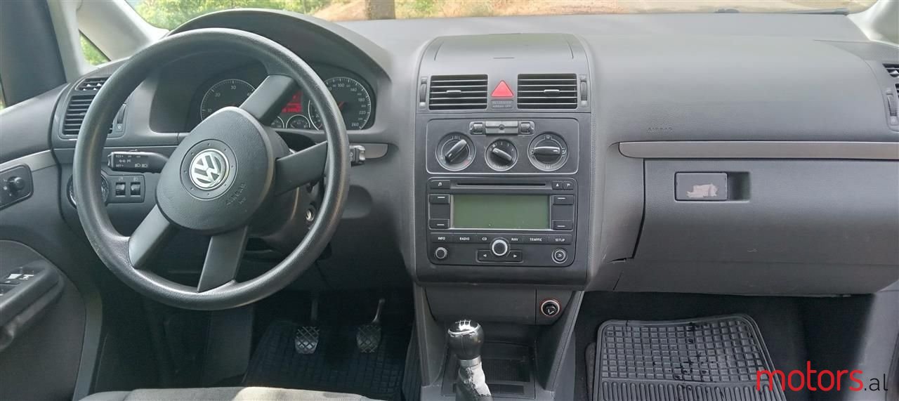 2006' Volkswagen Touran photo #2