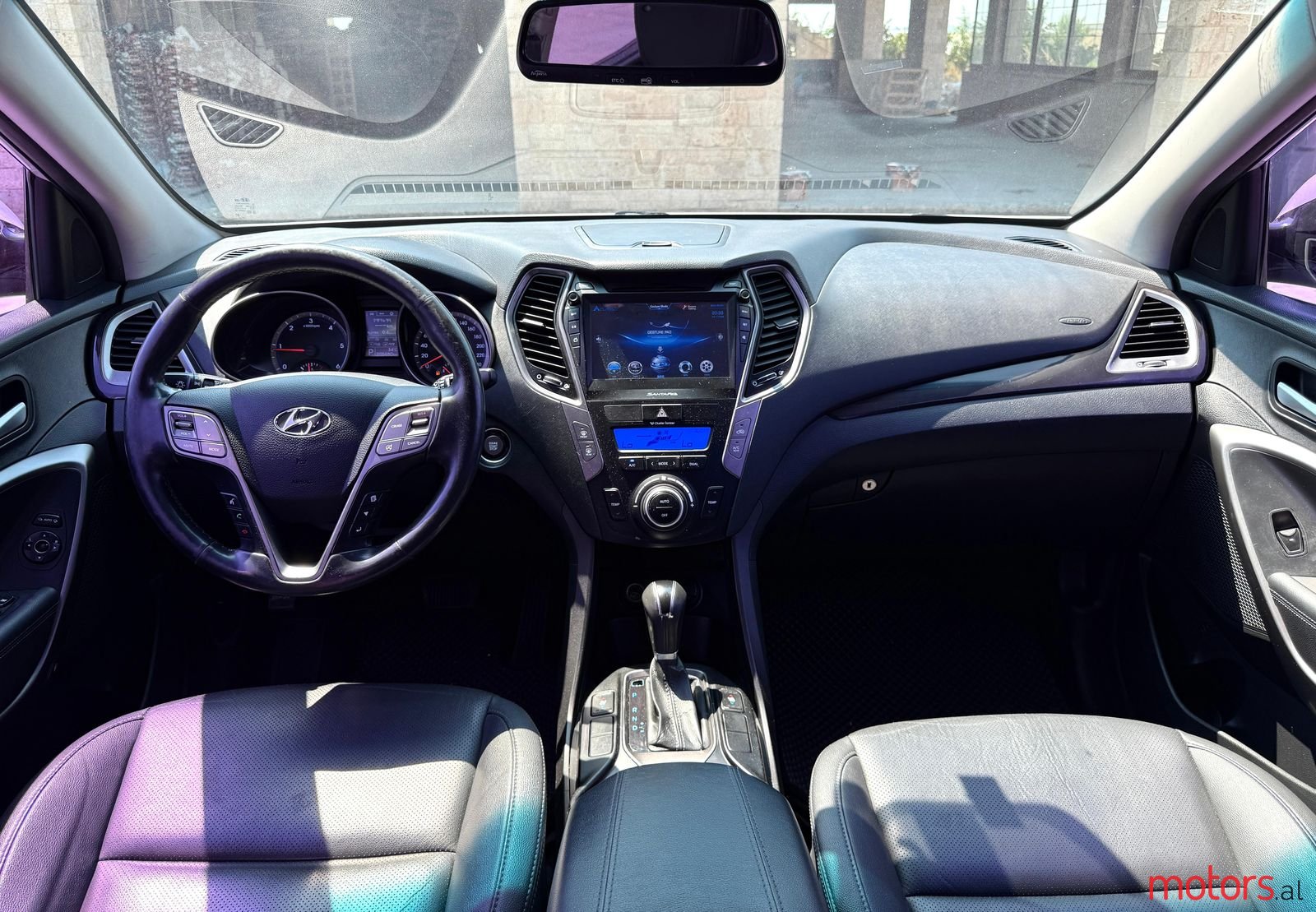 2015' Hyundai Santa Fe photo #2