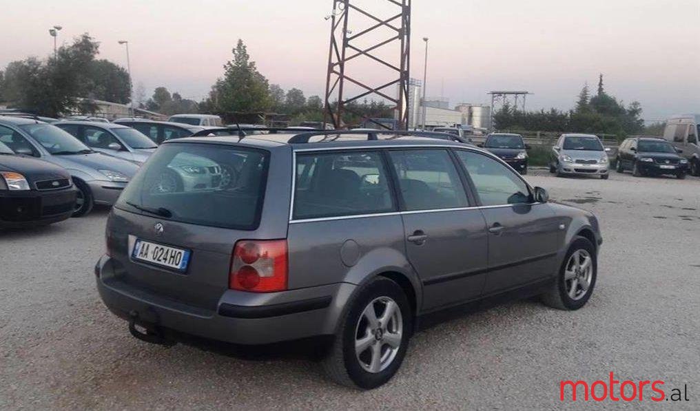 2002' Volkswagen Passat photo #1