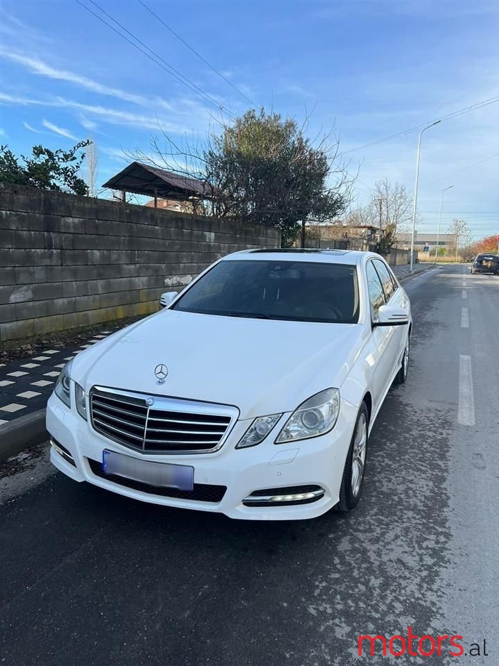 2013' Mercedes-Benz E 220 photo #2