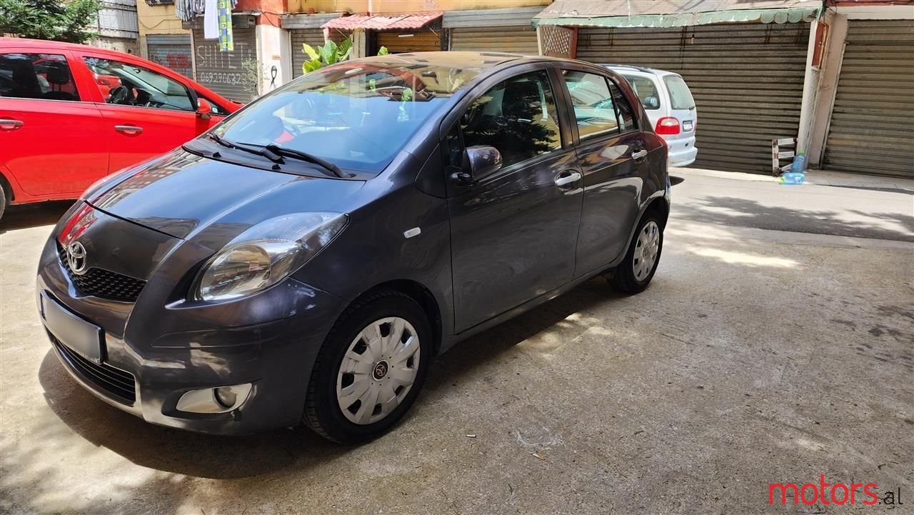 2010' Toyota Yaris photo #3