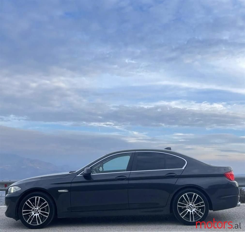 2011' BMW 520 photo #5