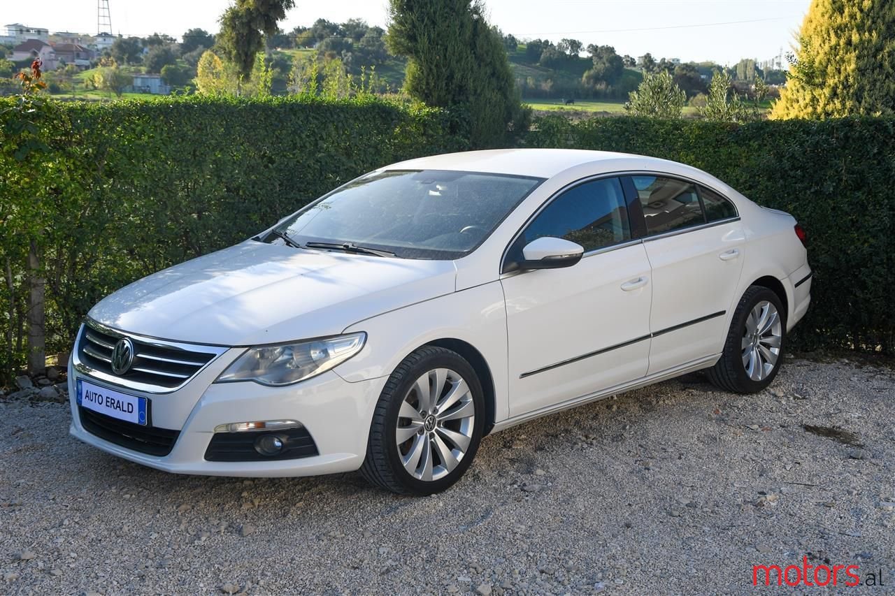 2010' Volkswagen Passat photo #5