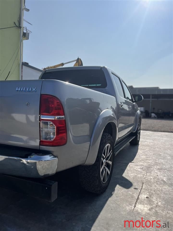 2015' Toyota Hilux photo #2