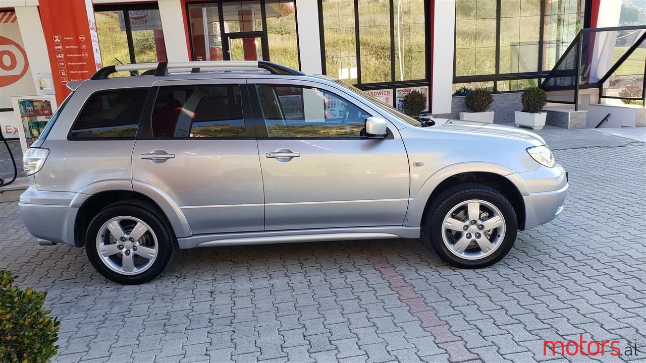 2008' Mitsubishi Outlander photo #5