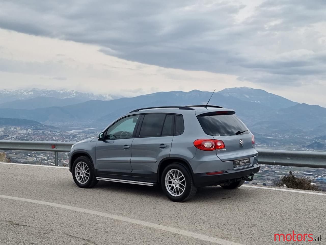 2009' Volkswagen Tiguan photo #3