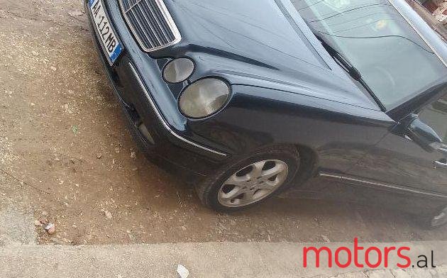 2002' Mercedes-Benz 270 photo #1