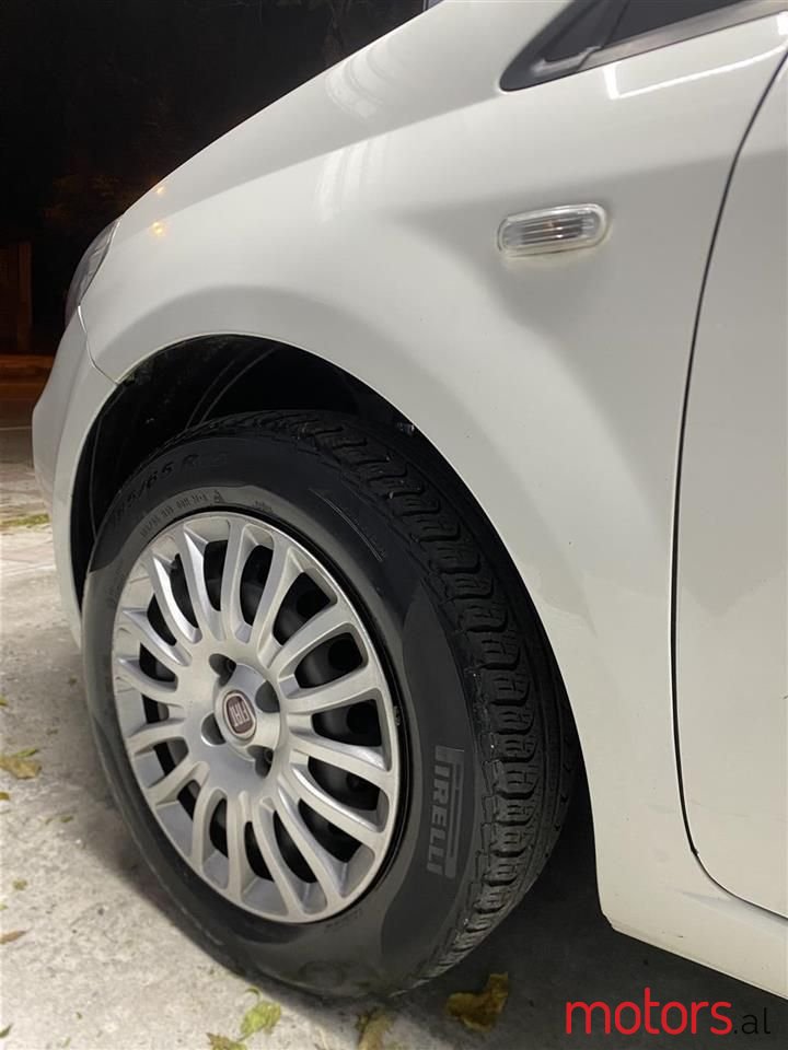 2015' Fiat Punto photo #4