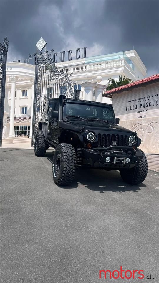 2011' Jeep Wrangler photo #2