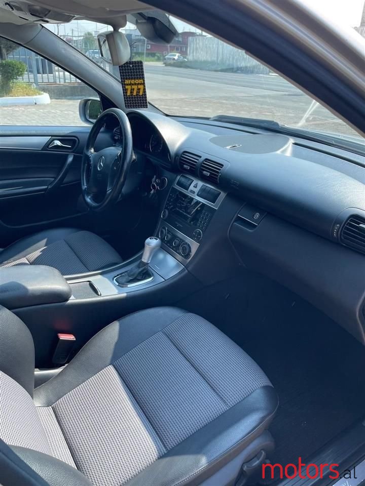 2005' Mercedes-Benz C 220 photo #6