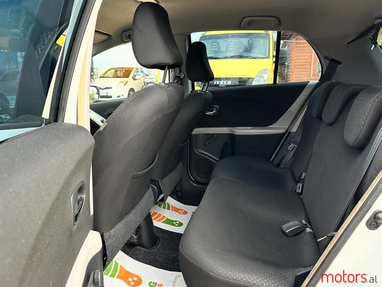 2011' Toyota Yaris photo #3