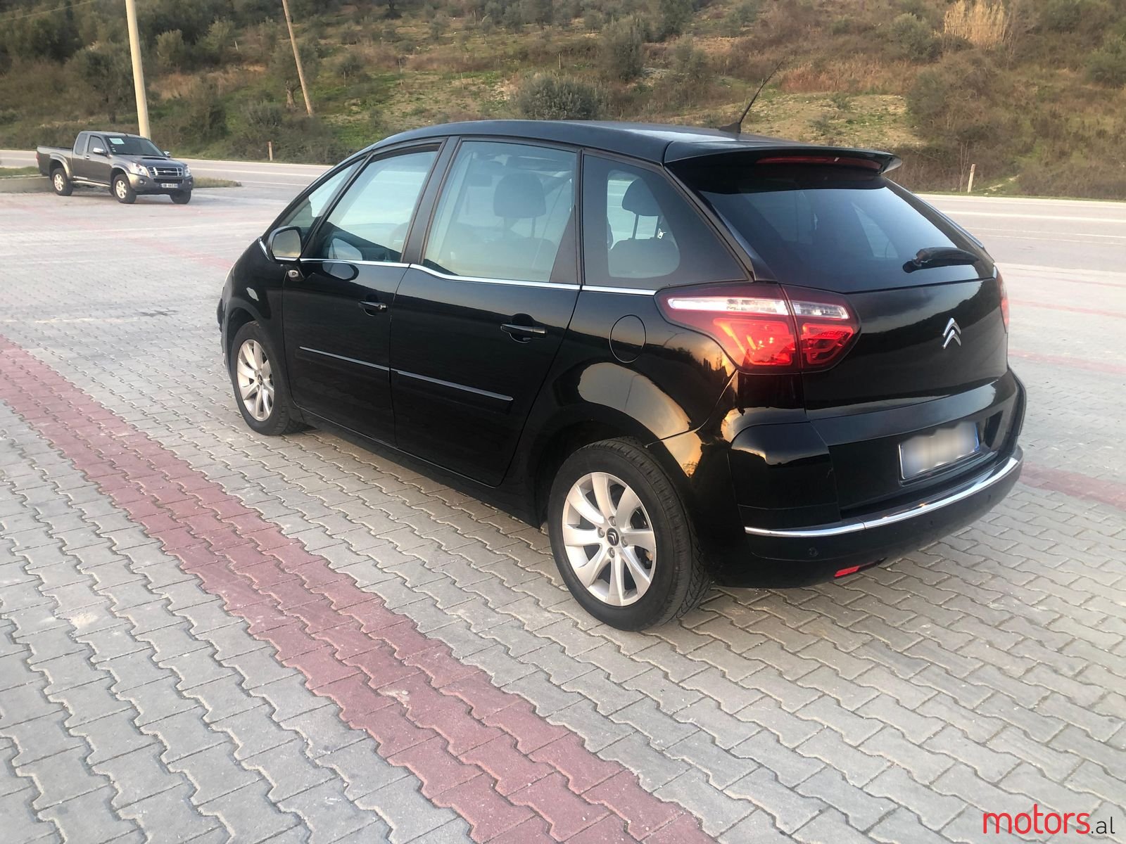 2011' Citroen C4 photo #3