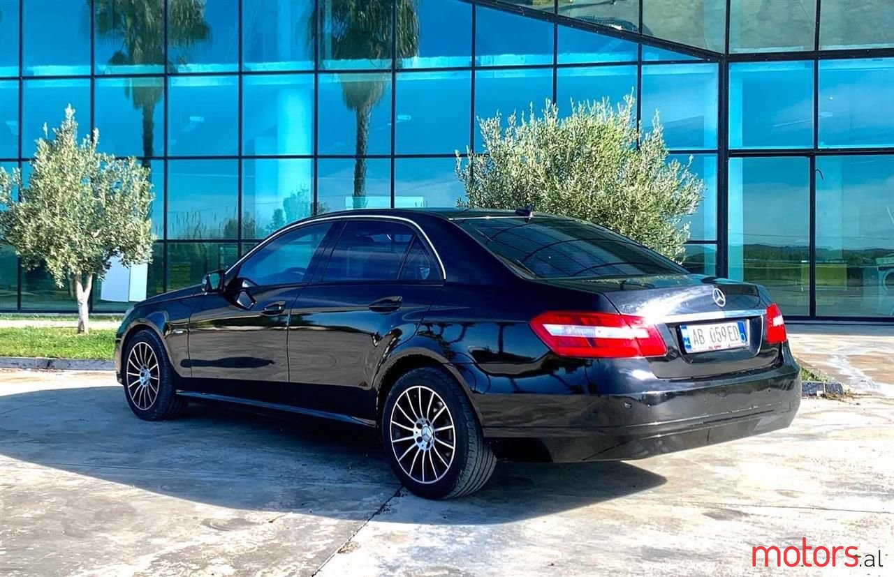 2012' Mercedes-Benz E 220 photo #5
