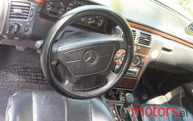 1996' Mercedes-Benz 200 photo #1