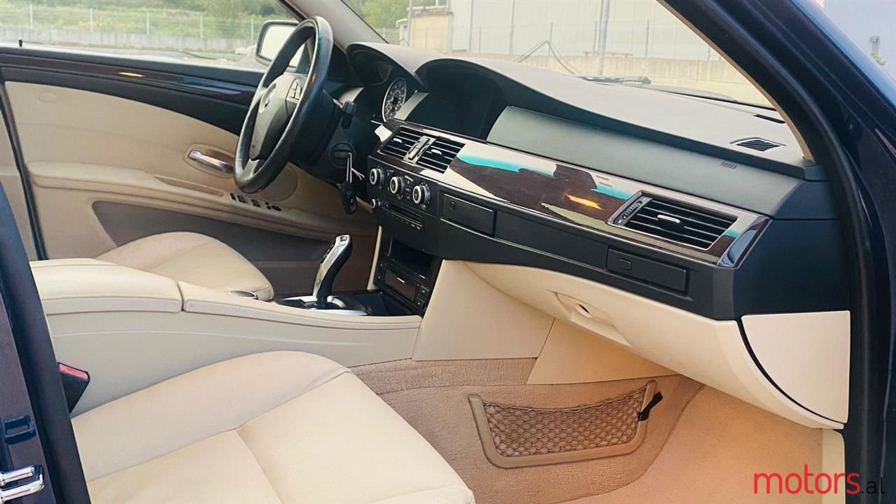 2008' BMW 528 photo #4