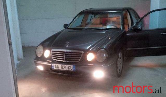 2002' Mercedes-Benz E-Class photo #1