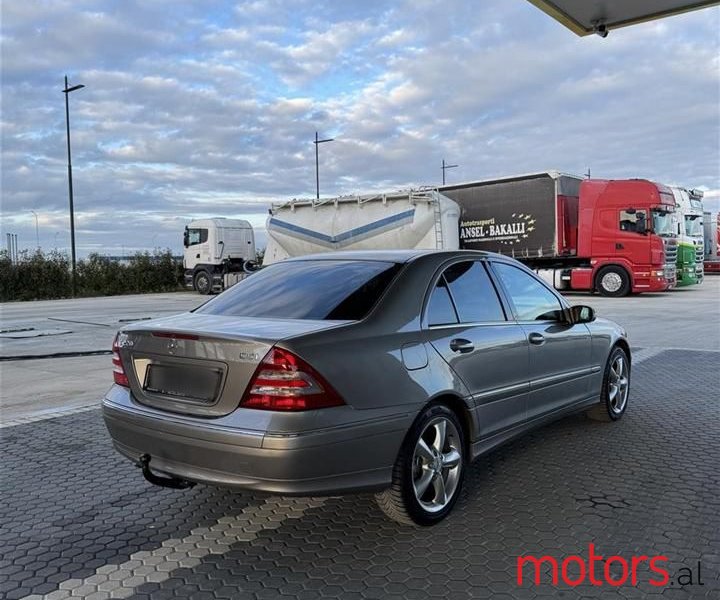 2005' Mercedes-Benz C 220 photo #6