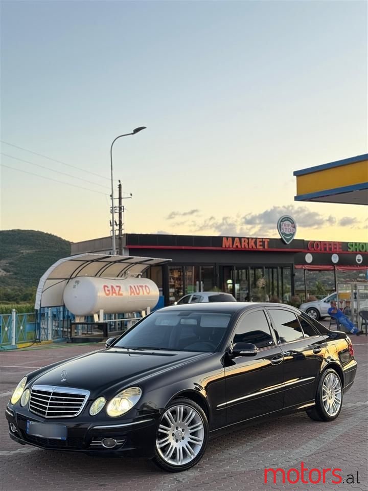 2008' Mercedes-Benz E 320 photo #1