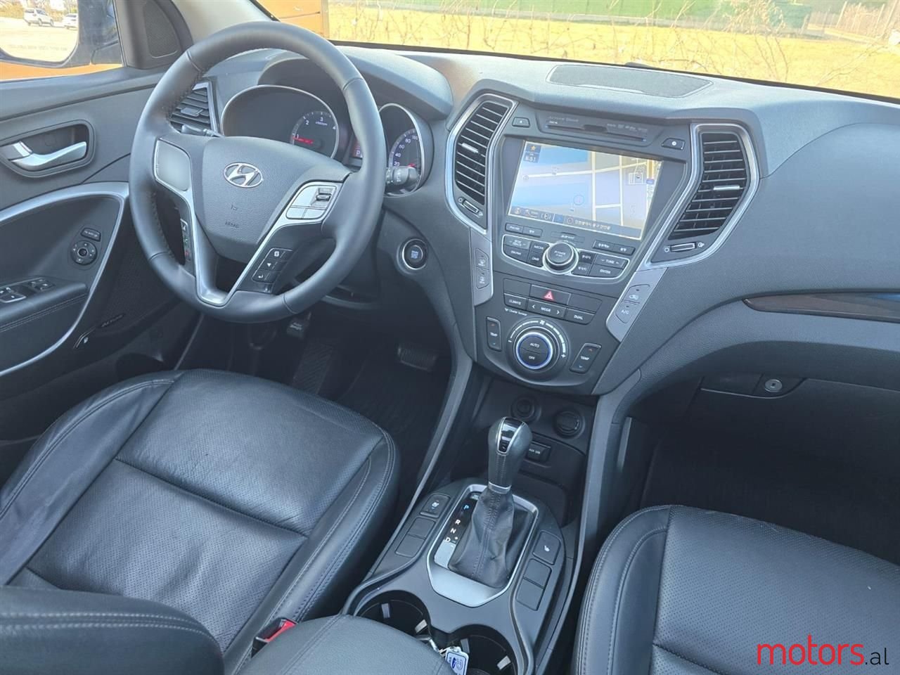 2012' Hyundai Santa Fe photo #5