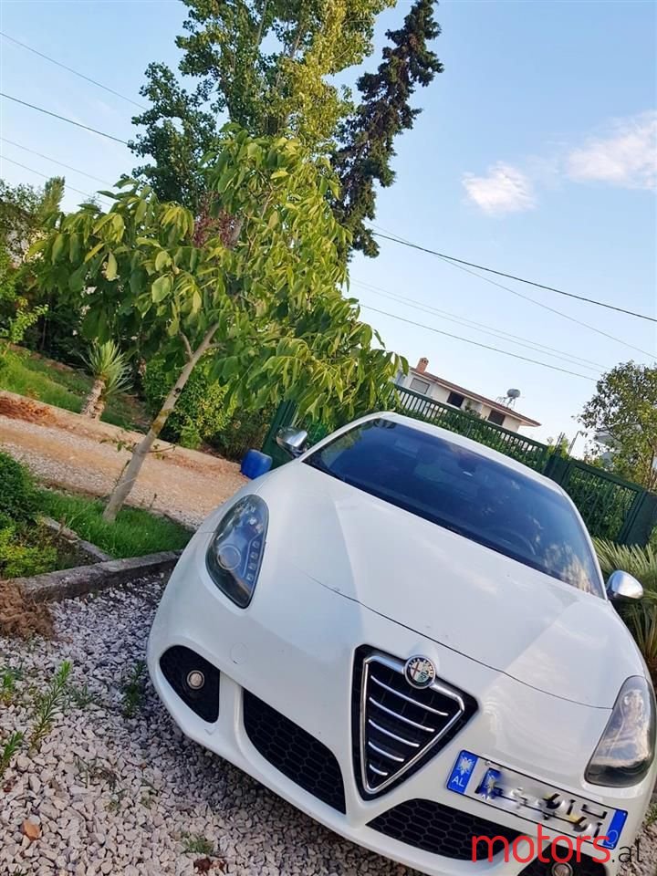 2012' Alfa Romeo Giulietta photo #2