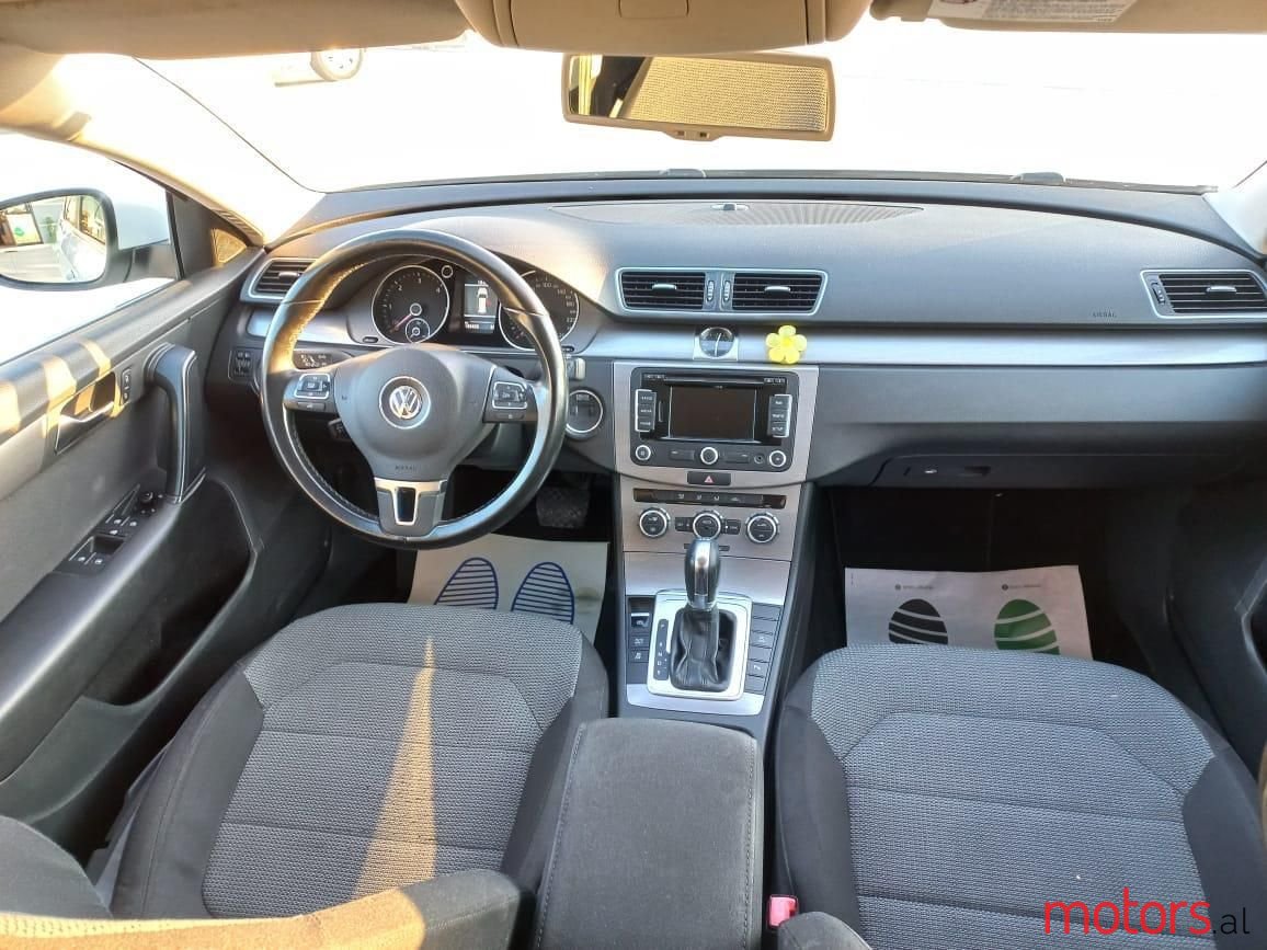 2015' Volkswagen Passat photo #3