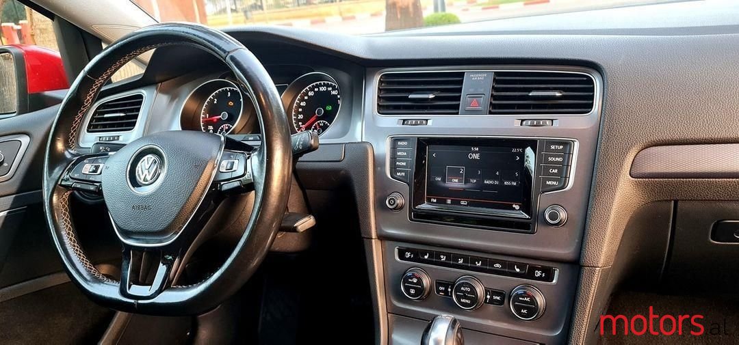 2015' Volkswagen Golf photo #6