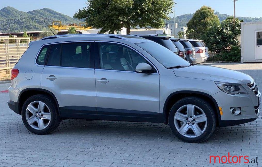 2010' Volkswagen Tiguan photo #1