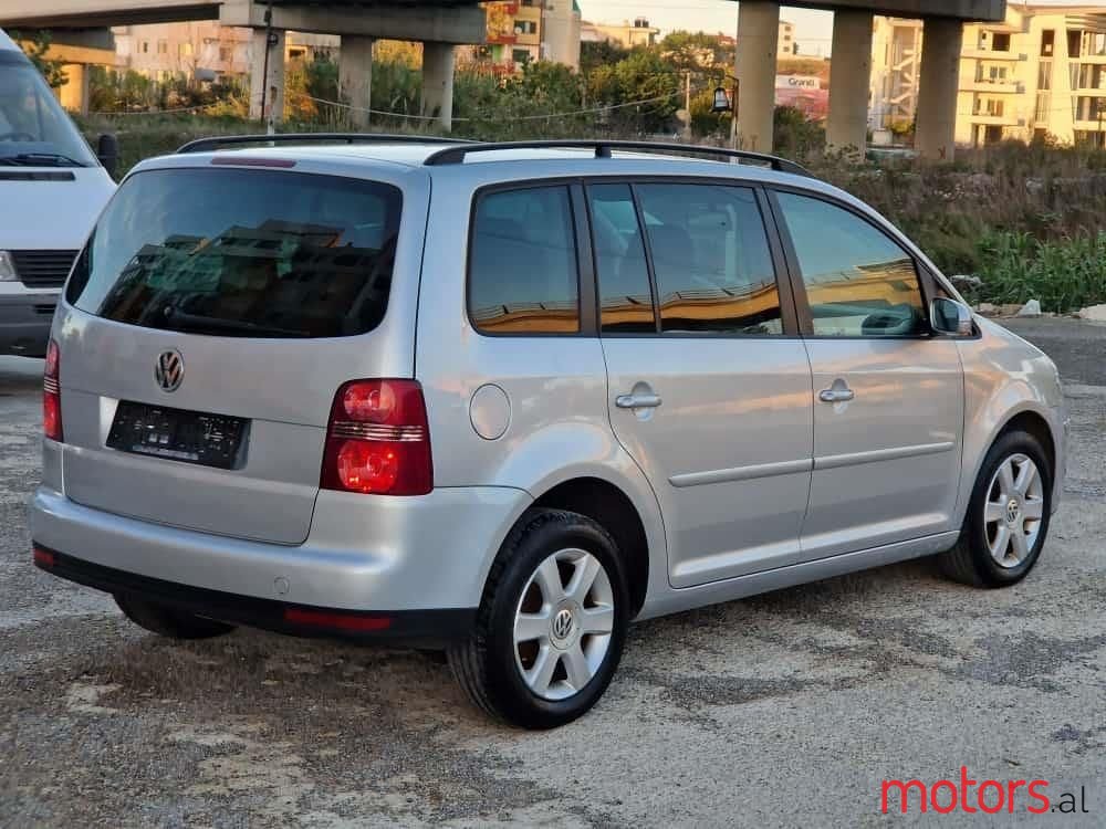 2007' Volkswagen Touran photo #1