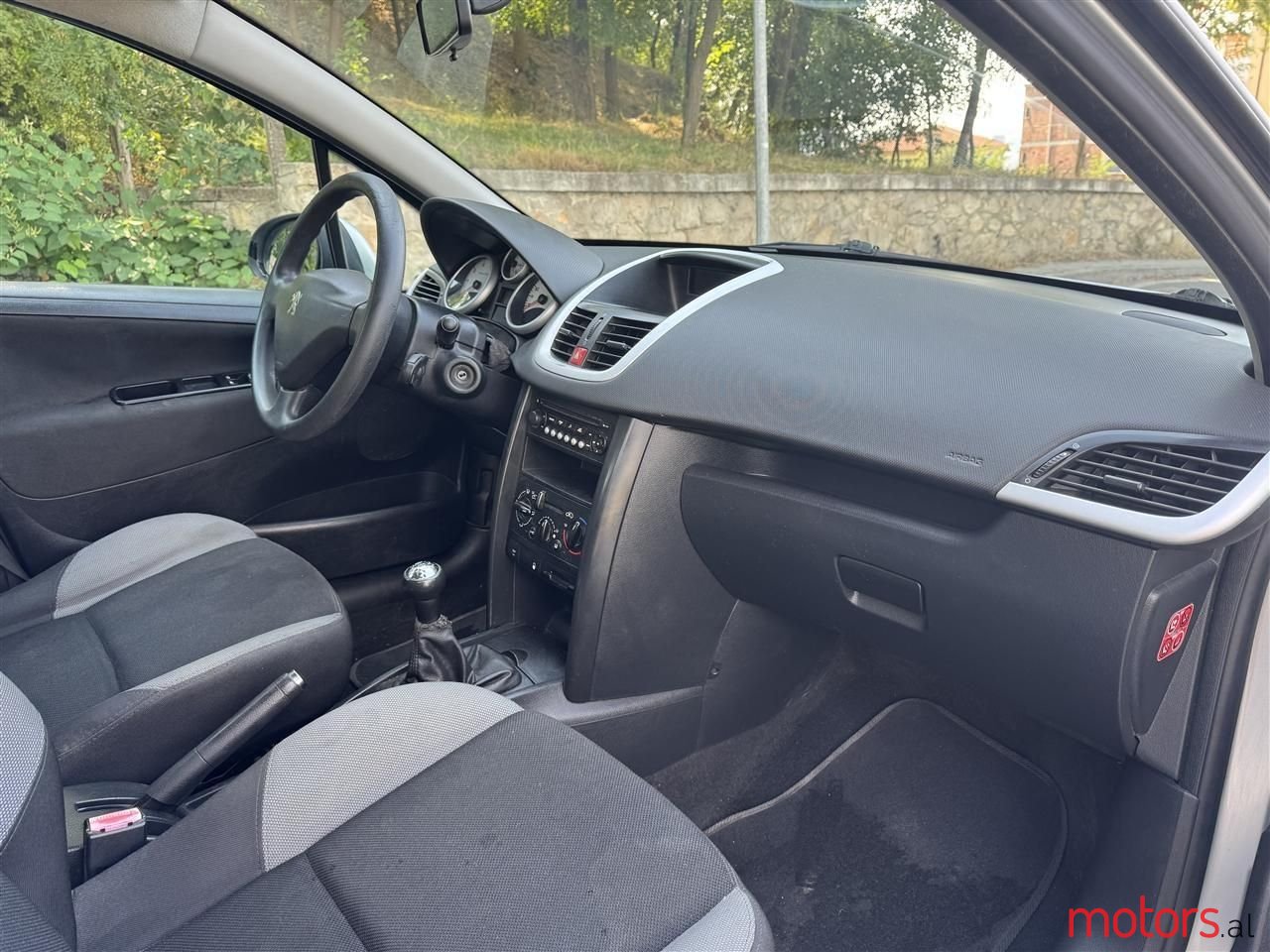 2009' Peugeot 207 photo #2