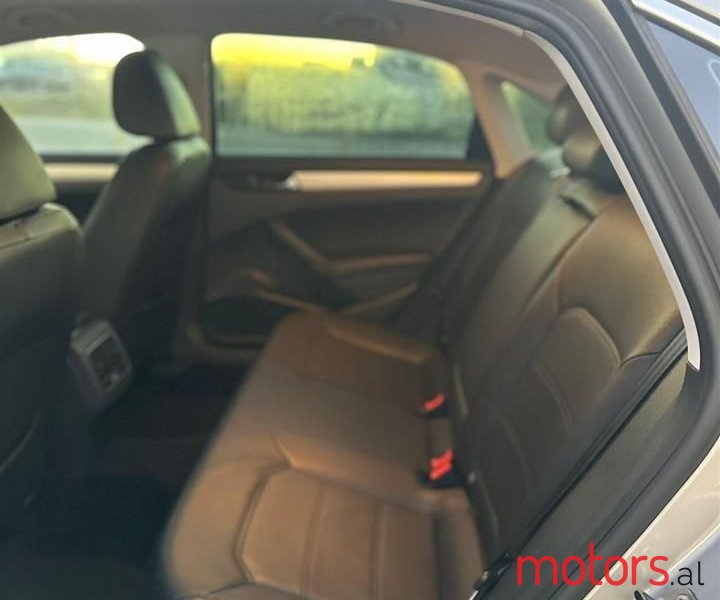 2013' Volkswagen Passat photo #4