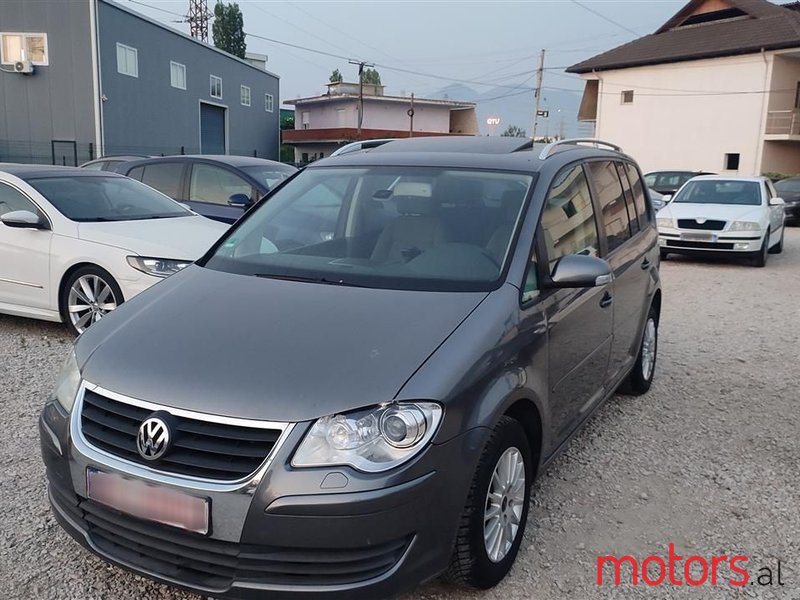 2007' Volkswagen Touran photo #2