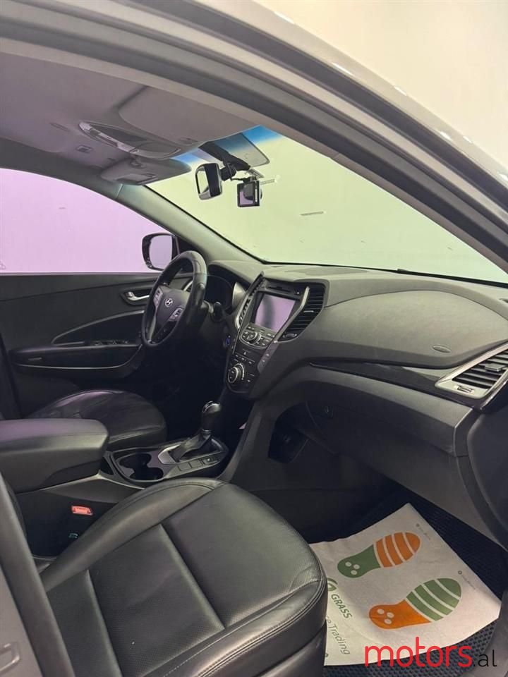 2013' Hyundai Santa Fe photo #2