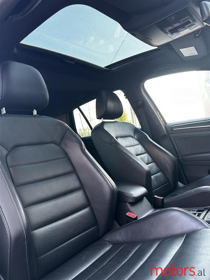 2015' Volkswagen Golf photo #6