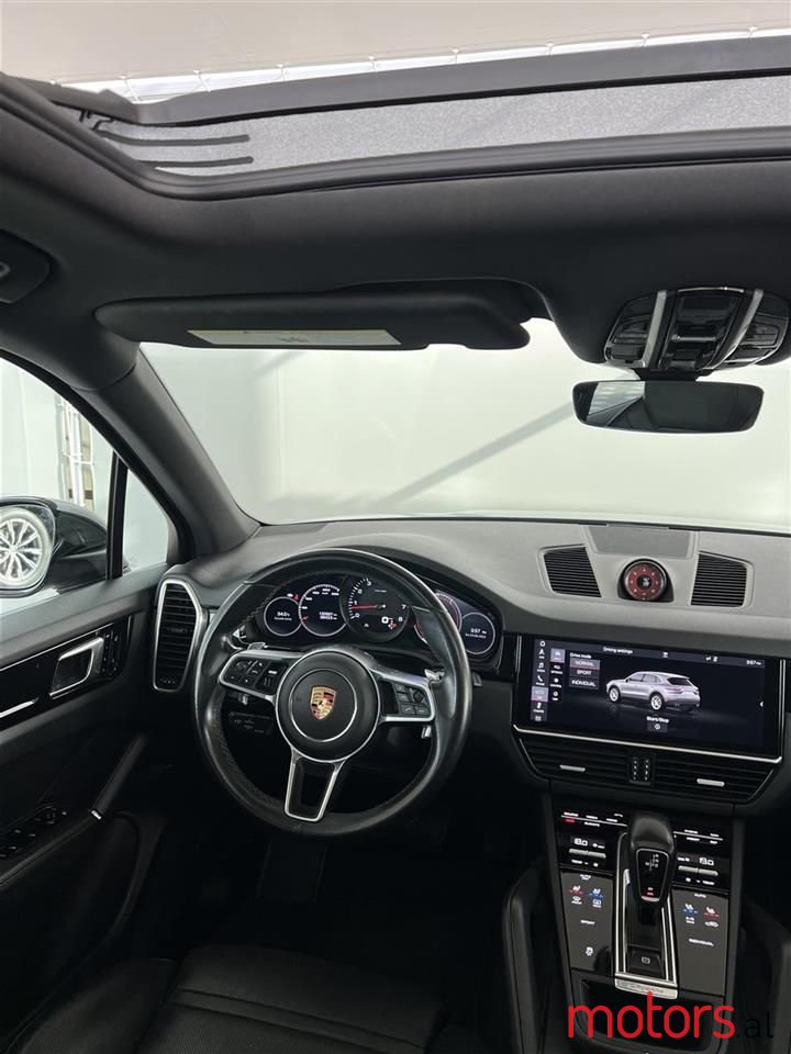 2020' Porsche Cayenne photo #3