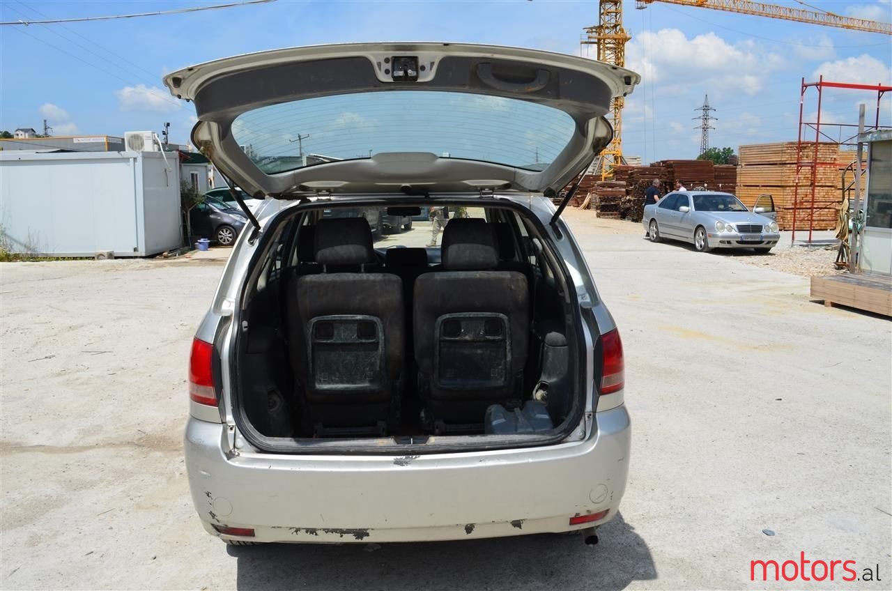 2003' Toyota Avensis Verso photo #2