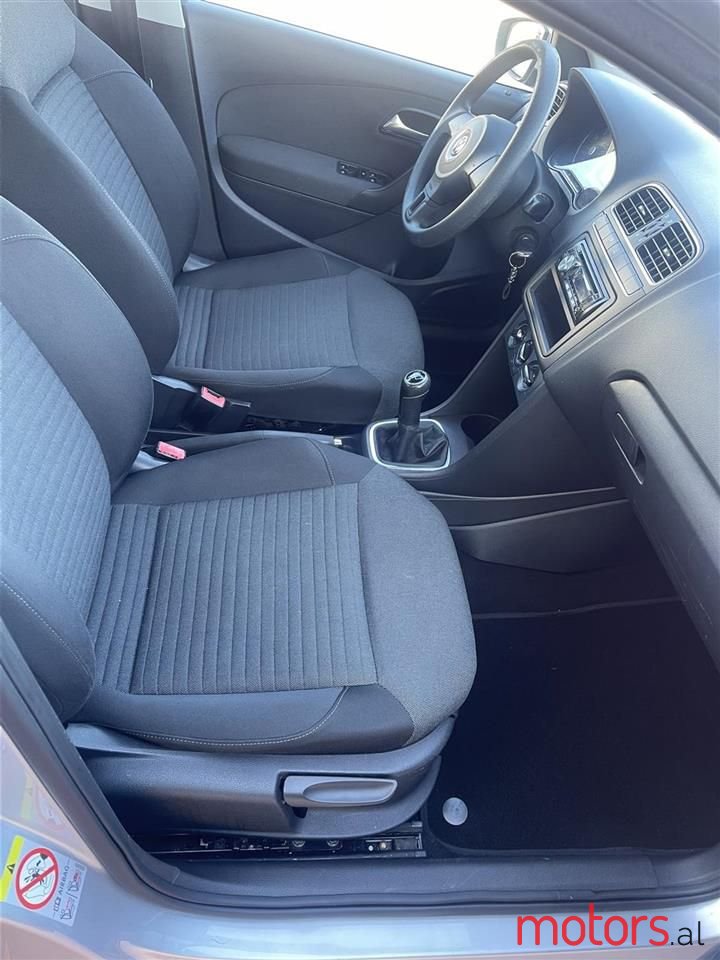 2011' Volkswagen Polo photo #2