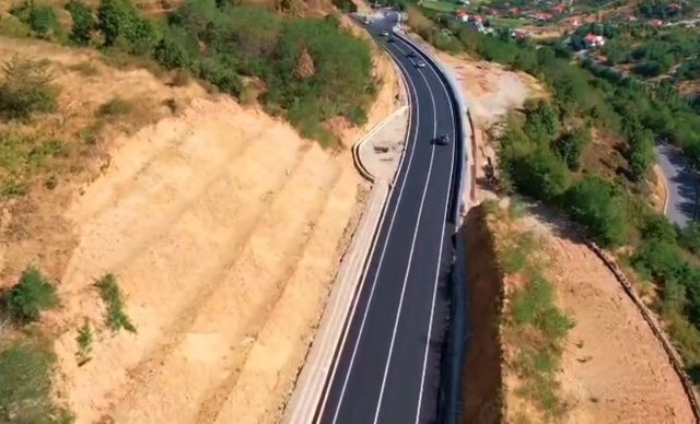 Ditët e fundit të punimeve/ Loti 3 i aksit Qukës-Qafë Plloçë drejt përfundimit