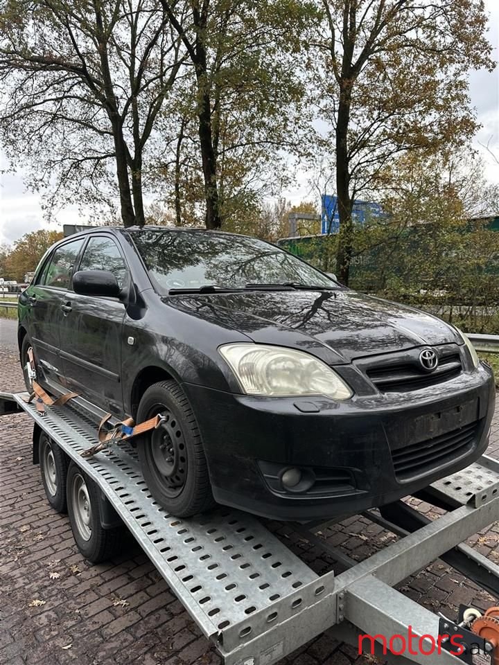 2005' Toyota Corolla photo #1