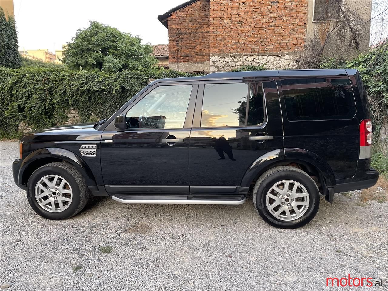 2010' Land Rover Discovery photo #3