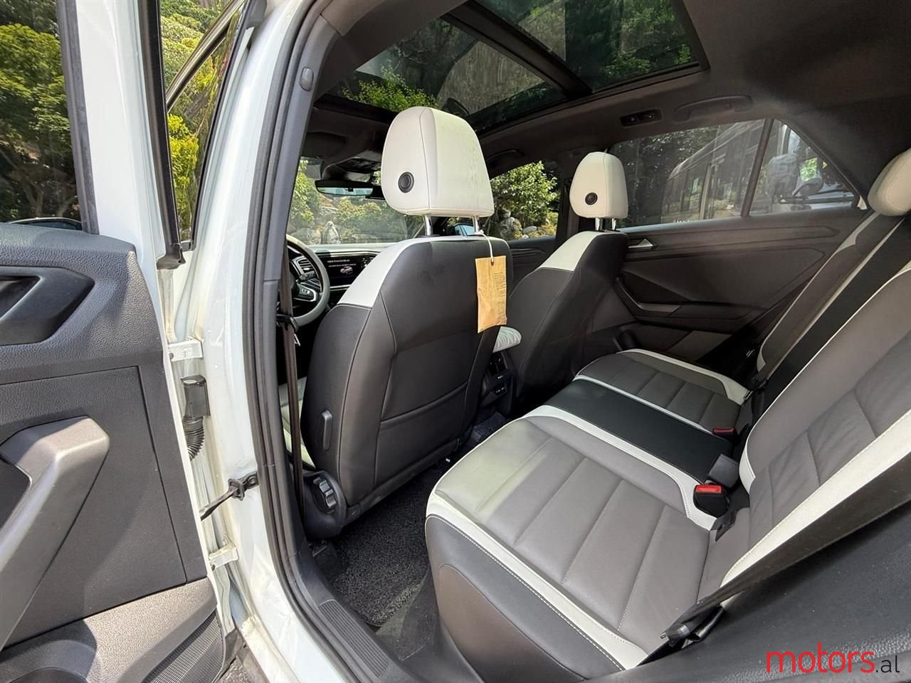 2022' Volkswagen T-Roc photo #5