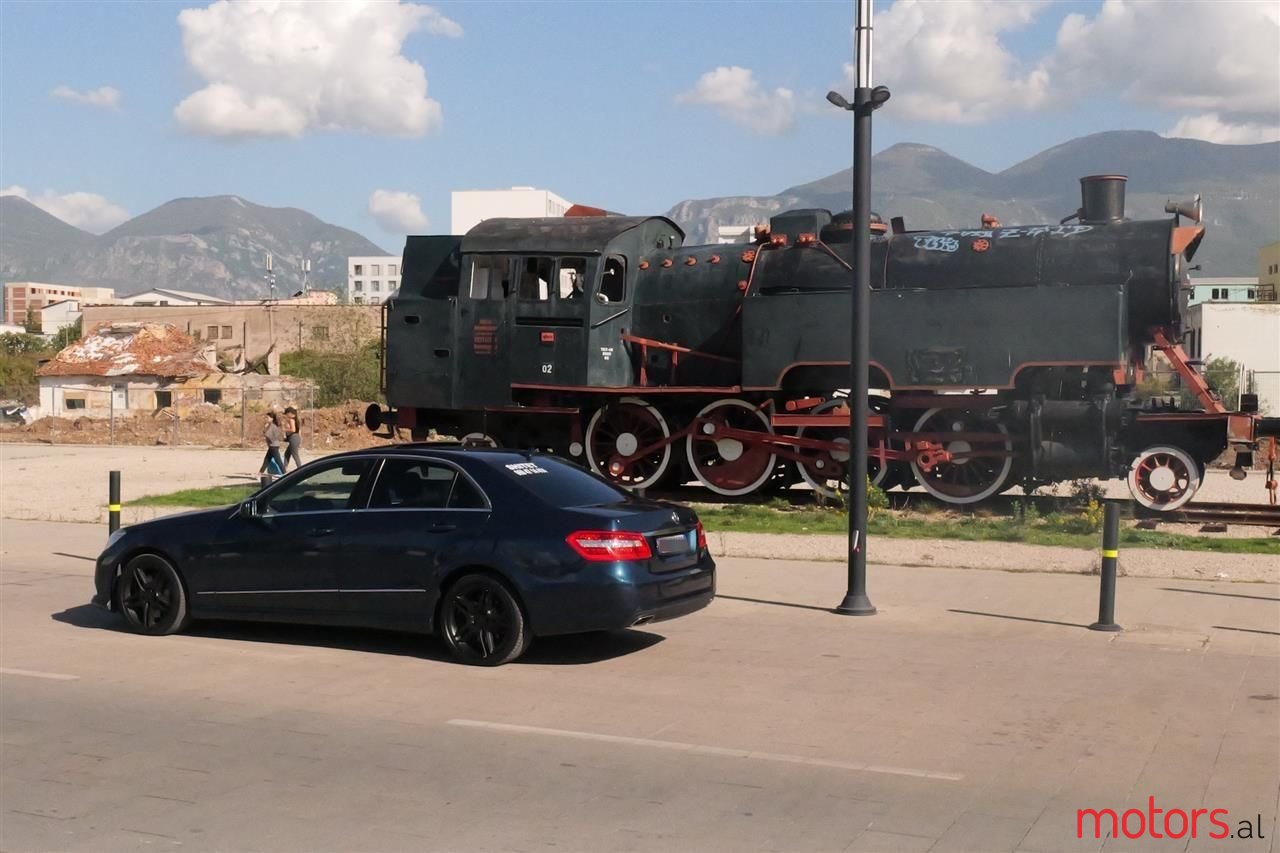 2011' Mercedes-Benz E 55 AMG photo #6