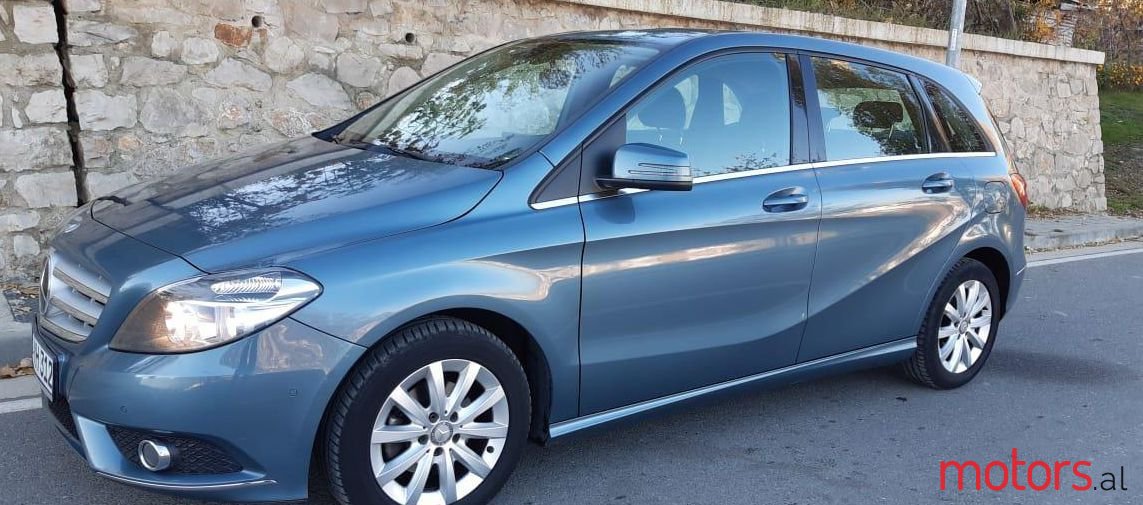 2014' Mercedes-Benz B 180 photo #1