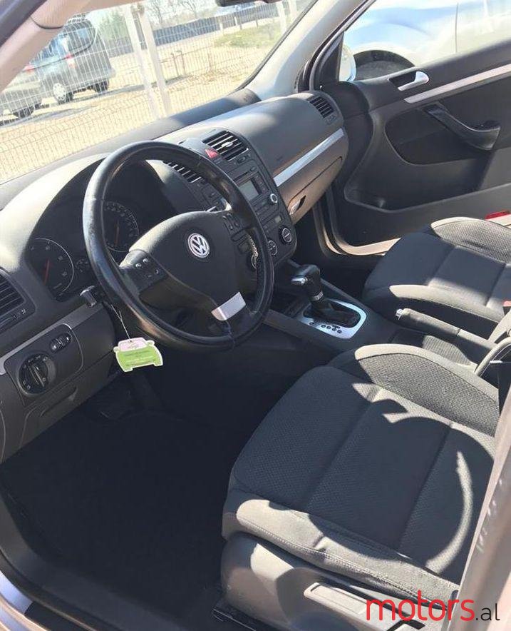 2005' Volkswagen Golf photo #1